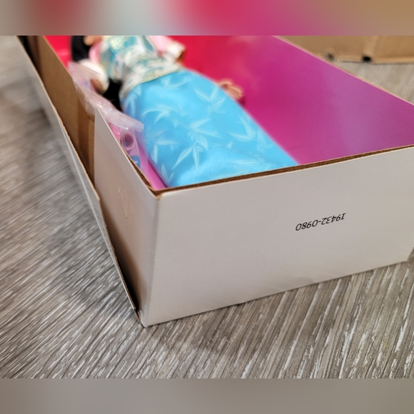 1998 Disney Mulan Satiny Shimmer Barbie Doll Mattel 19432 - Picture 12 of 12